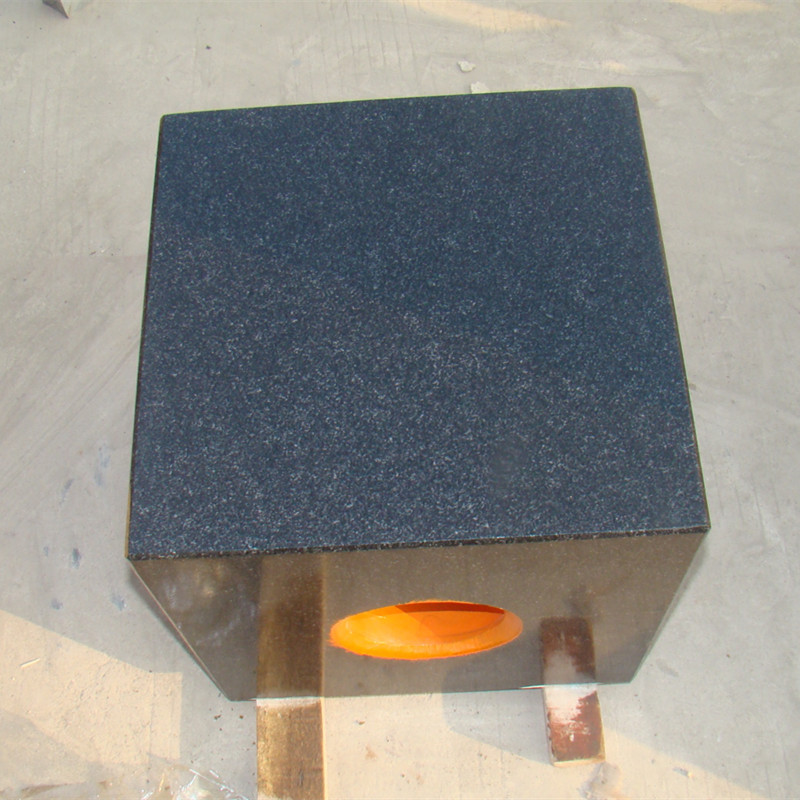 Granitowe pudełko